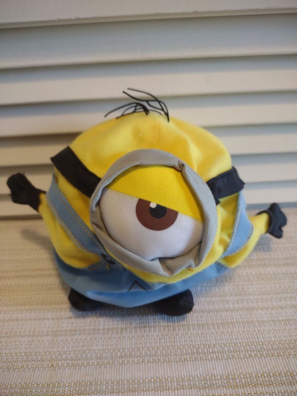 Illumination Minions Fuzzbies 5" round squeezable stuffed plush figure toy NWT
